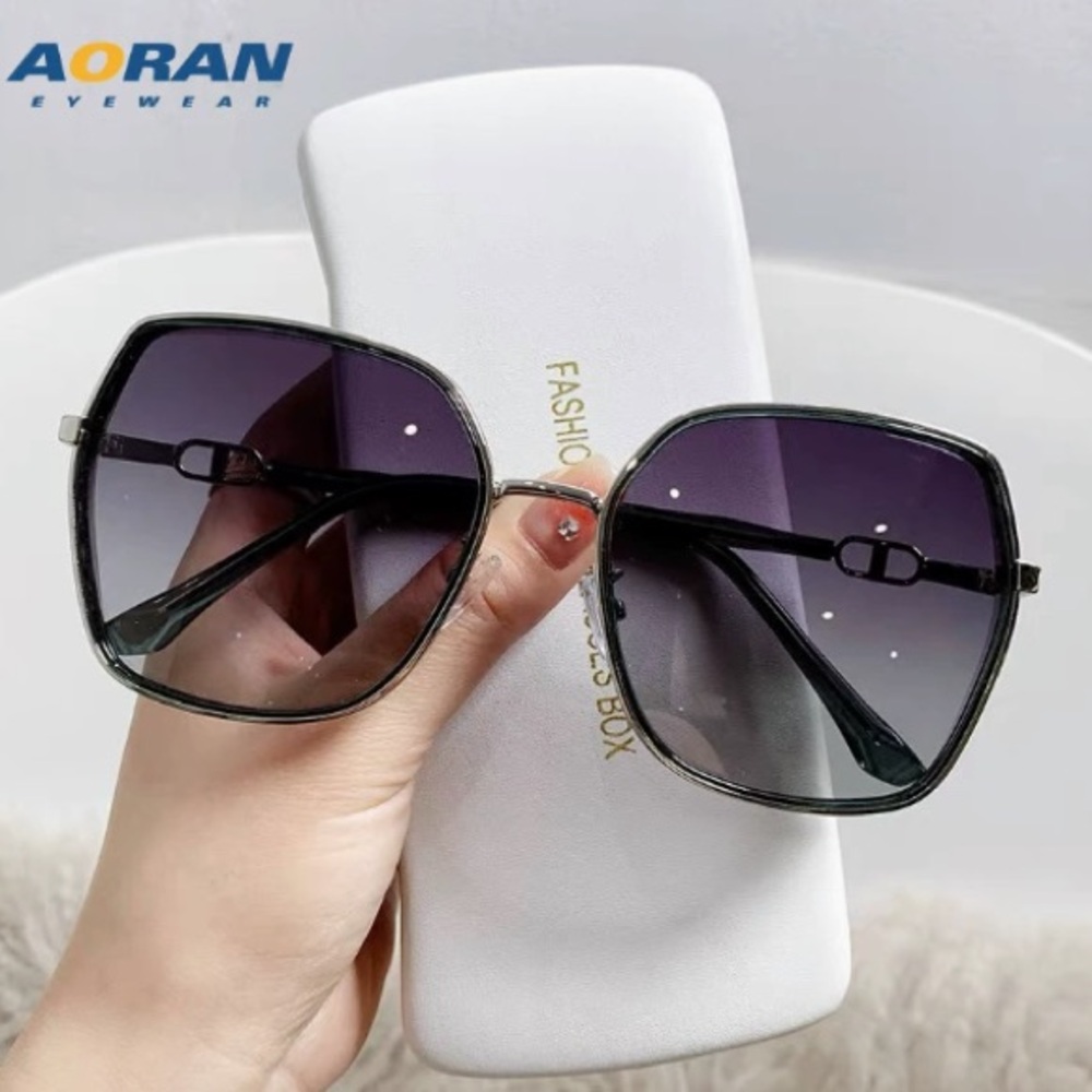 Women's Gradient Black Sunglasses